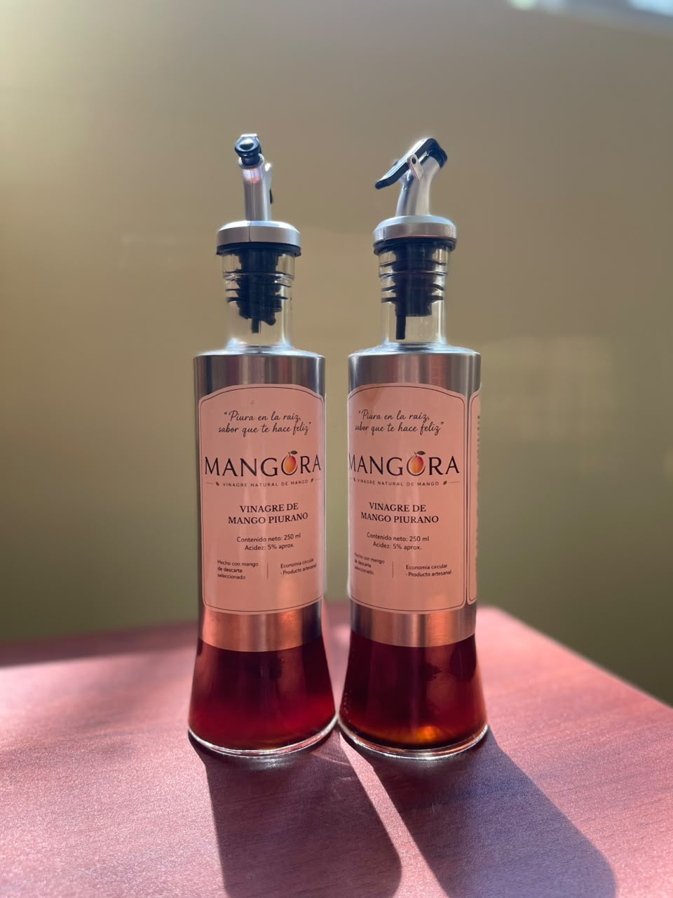 Botellas de vinagre de mango piurano MANGORA